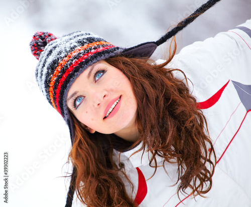 Foto: Young woman in winter Young woman in winter