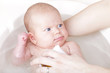 Baby in der Badewanne