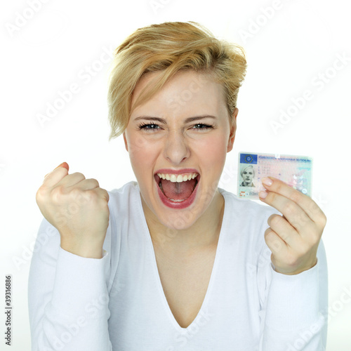Foto: Young woman is so happy getting a driver licence Young woman is so happy getting a driver licence