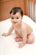 Foto: Beautiful baby sitting in cot Beautiful baby sitting in cot