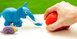 Foto: Handtherapie mit Knete Handtherapie mit Knete
