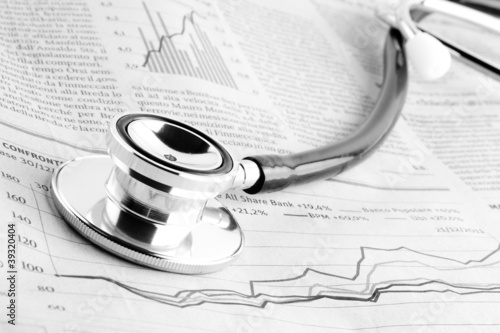 Foto: stethoscope on financial chart stethoscope on financial chart