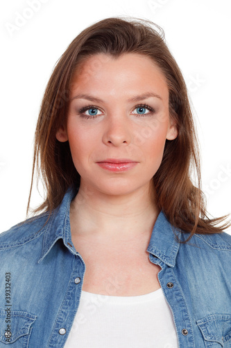Photo: junge frau mit starren blick junge frau mit starren blick