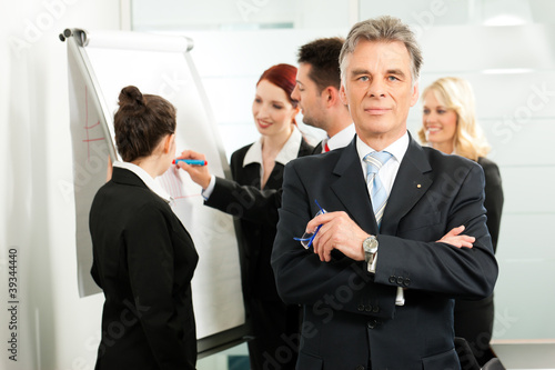 Foto: Business - Team in einem Büro Business - Team in einem Büro