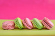 macarons en rose et vert