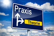 Verkehrsschild mit Praxis und Theorie