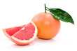 Foto: Juicy ripe grapefruit with green leaves. Juicy ripe grapefruit with green leaves.