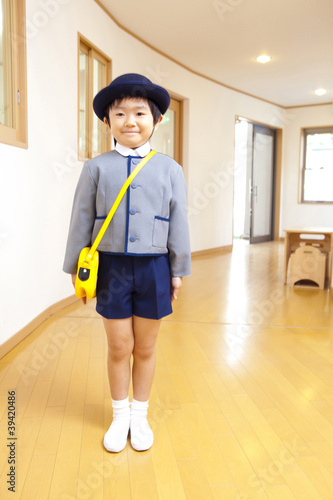 Foto: 微笑む幼稚園男児 微笑む幼稚園男児