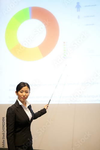 Foto: 演説をするOL 演説をするOL