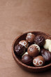 Pralinenmischung in einer Schale