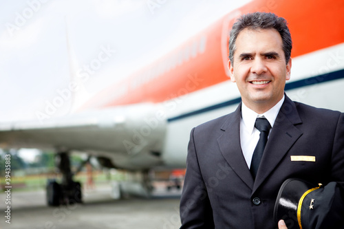 Foto: Handsome airplane pilot Handsome airplane pilot