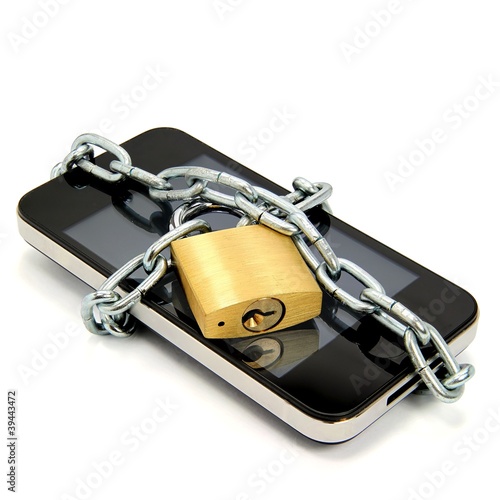 Photo: Smartphone mit Kette und Schloss Smartphone mit Kette und Schloss