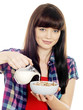 Foto: Young Woman Eating Breakfast Cereal. Model Released Young Woman Eating Breakfast Cereal. Model Released