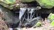 Bach mit künstlichem Wasserfall