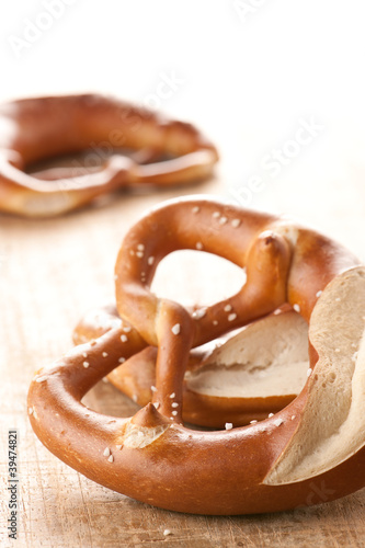 Photo: 3 echt typische deutsche Brezeln 3 echt typische deutsche Brezeln