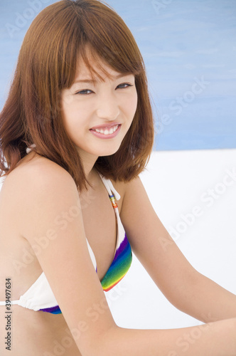 Photo: 微笑む水着姿の女性 微笑む水着姿の女性