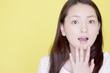驚いている女性