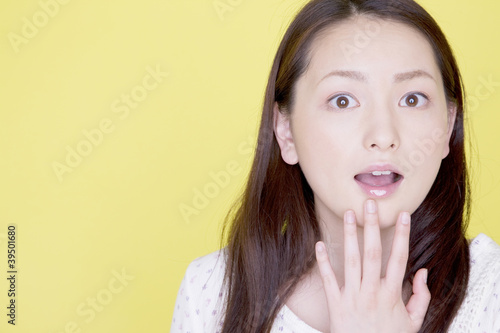 Foto: 驚いている女性 驚いている女性