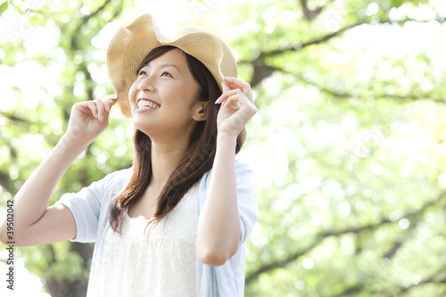 Photo: 帽子を被っている女性 帽子を被っている女性