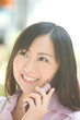 携帯電話で話すＯＬ