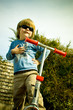 Enfant en trottinette