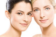 Foto: two young beautiful women two young beautiful women