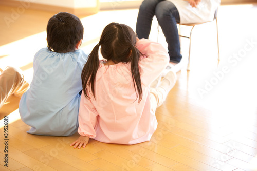 Photo: 幼稚園児の後姿 幼稚園児の後姿