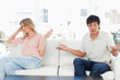 Foto: Man is confused as he does not know what to do and the woman is uninterested Man is confused as he does not know what to do and the woman is uninterested