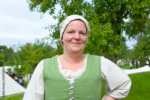 Foto: woman in historic garment woman in historic garment