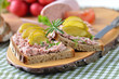 Krustenbrote mit herzhafter Leberwurst