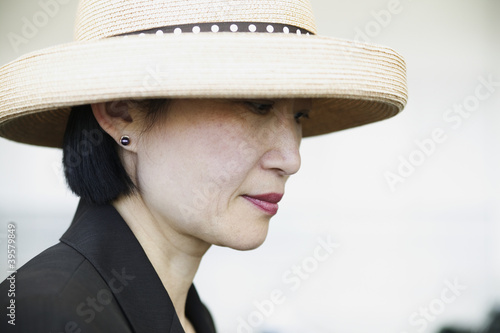 Photo: Woman with straw hat Woman with straw hat
