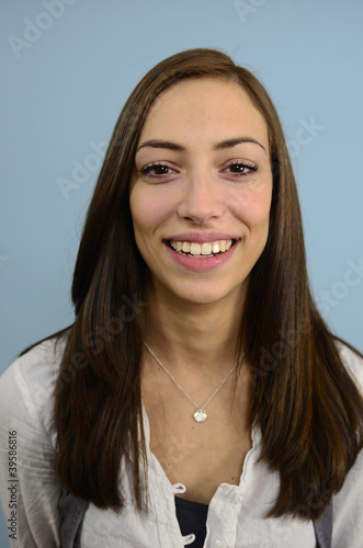 Photo: portrait of a young woman portrait of a young woman
