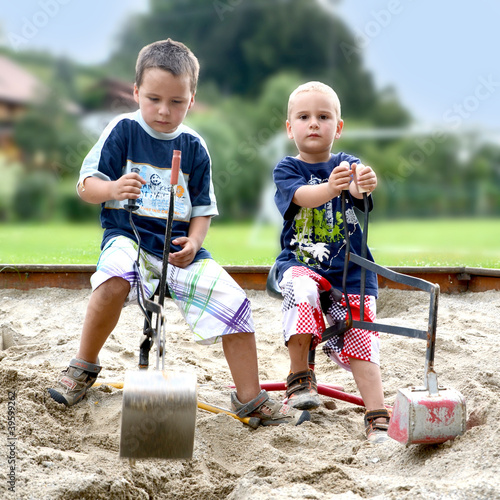 Photo: Gemeinsam baggern Gemeinsam baggern