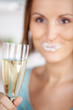 frau mit sekt
