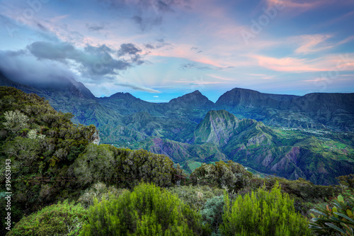 Photo: Aube sur le Cirque de Salazie - Ile de La Réunion Aube sur le Cirque de Salazie - Ile de La Réunion