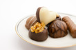 Pralinen auf Untertasse