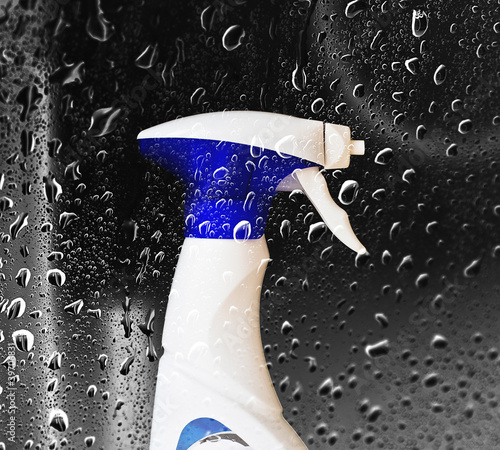 Photo: spray cleaning bottle spray cleaning bottle
