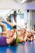 Fitness - Training mit Ball im Fitnessstudio