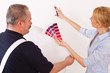 Handwerker mit Kundin