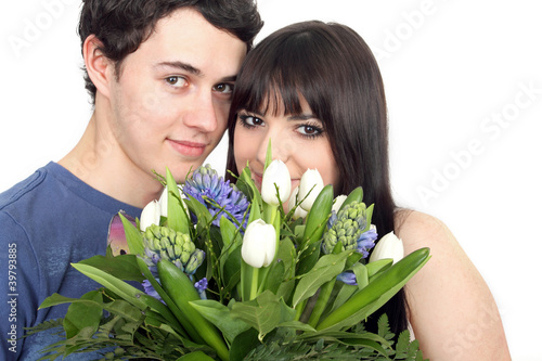 Photo: junges Pärchen mit Frühlingsblumen junges Pärchen mit Frühlingsblumen