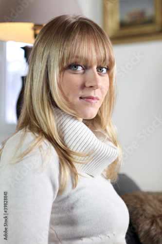 Foto: Woman at home Woman at home