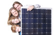 Familie mit Solarmodul
