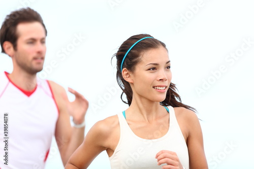 Foto: Runners jogging - multiethnic group Runners jogging - multiethnic group