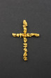 Kreuz aus Goldnuggets