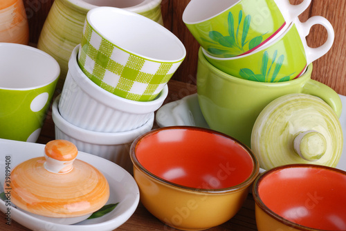 Photo: utensili da cucina in ceramica - cinque utensili da cucina in ceramica - cinque