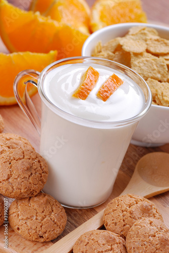 Photo: yogurt all'arancia con amaretti yogurt all'arancia con amaretti