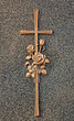 Kreuz mit Rosen