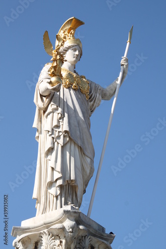 Photo: Wien: Pallas Athene Statue vor dem Parlament Wien: Pallas Athene Statue vor dem Parlament