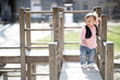 Kleinkind auf dem Spielplatz