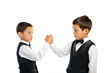 Foto: twins playing arm wrestling isolated twins playing arm wrestling isolated